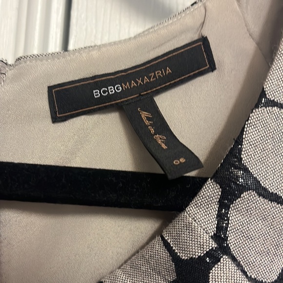 Vintage BCBG shift dress with rosette embellishment 6 - Picture 3 of 5